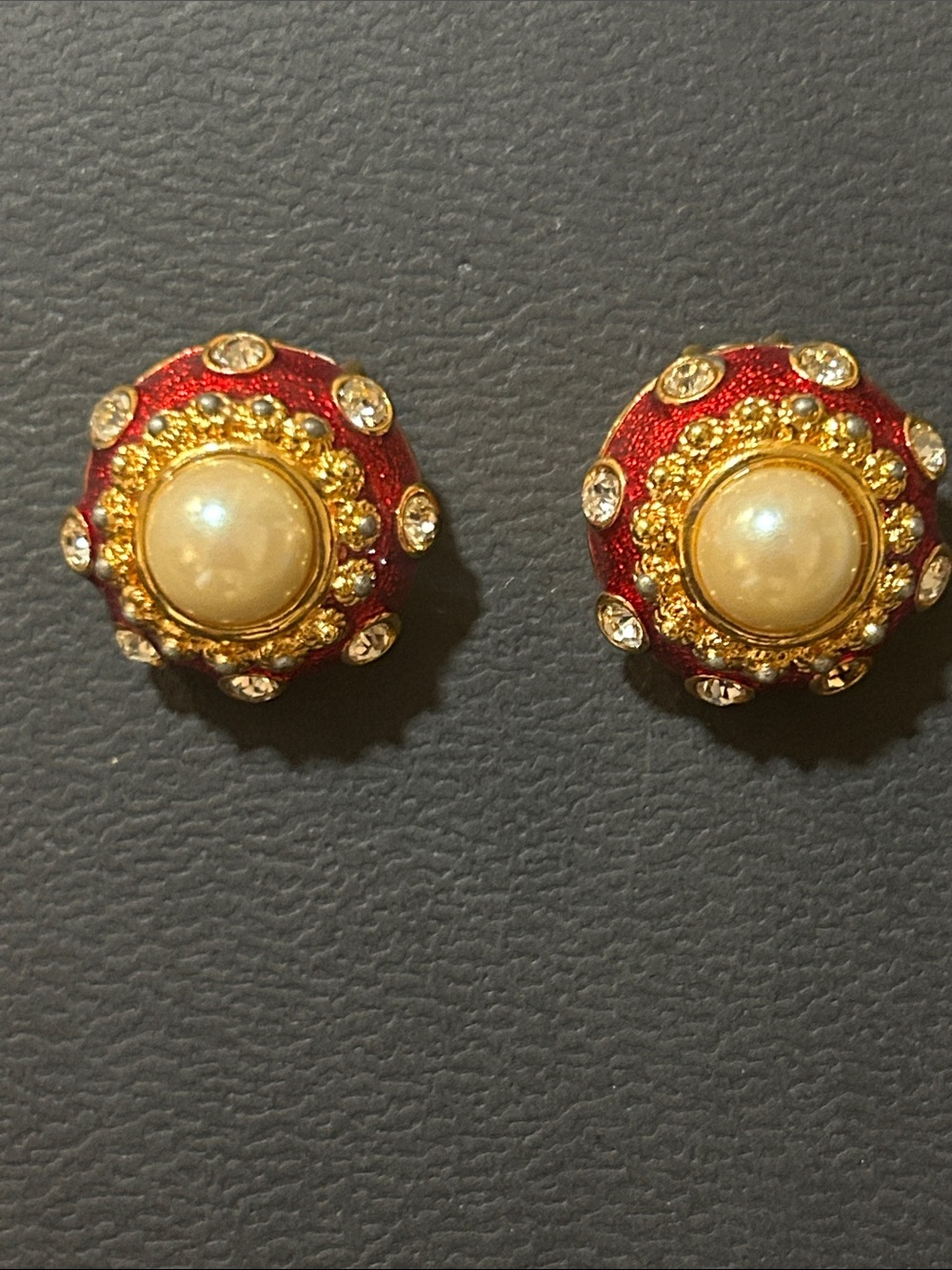 VTG COUTURE RUNWAY Blanca Line Gold-Tone Red Enamel Pearl Button Earrings